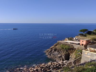 Riomaggiore e il Mar Ligure: un paesaggio che invita a fermarsi, respirare e lasciarsi conquistare.