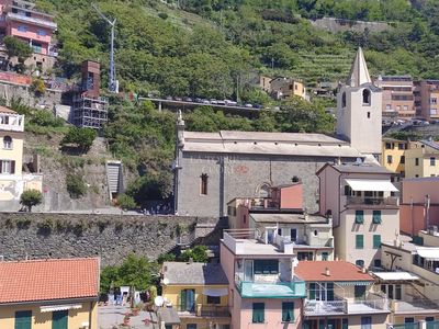 Vista laterale della Chiesa di San Giovanni Battista da La Torre dei Due Cuori.